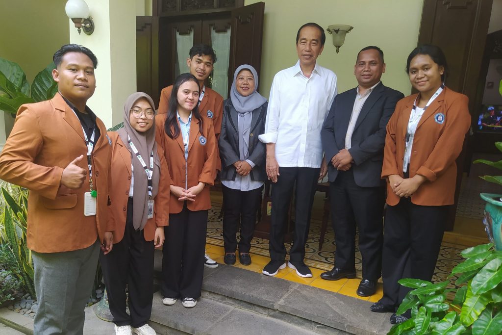 Prodi Pendidikan Ekonomi FEB UNIKAMA Bersilaturahmi di Kediaman Bapak Jokowi